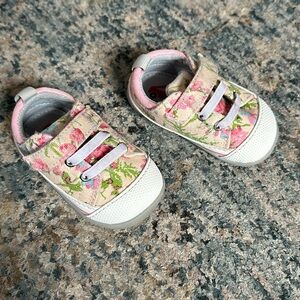 See Kai Run size 4 floral sneakers